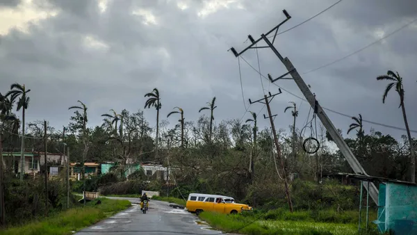 Furacão Ian sai de Cuba deixando rastro de destruição e ruma para os EUA