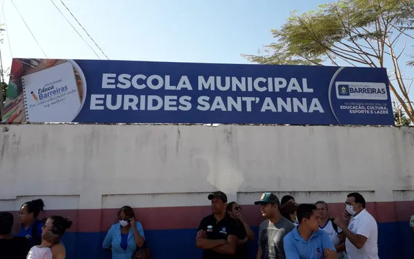 Aluna cadeirante morre após ser alvejada por homem que entrou armado em escola