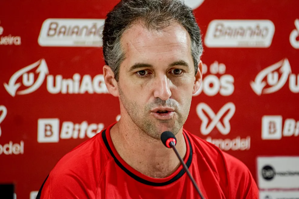 Sem vencer uma partida até agora técnico do Vitória admite situação difícil