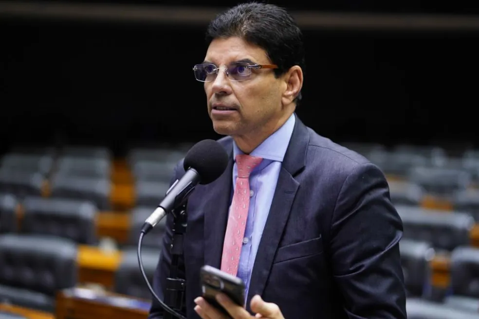 Arcabouço: relator diz que Bolsa Família não terá aumento acima da inflação se meta fiscal for descumprida pelo governo