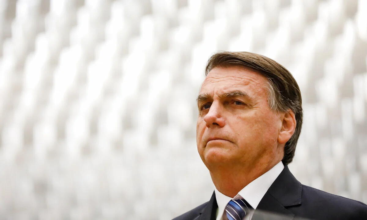 Com 3×1 para tornar Bolsonaro inelegível, TSE suspende sessão; julgamento retorna na sexta