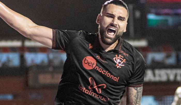 Vitória vence o Ceará por 1 a 0 e se aproxima do Sport na liderança da Série B