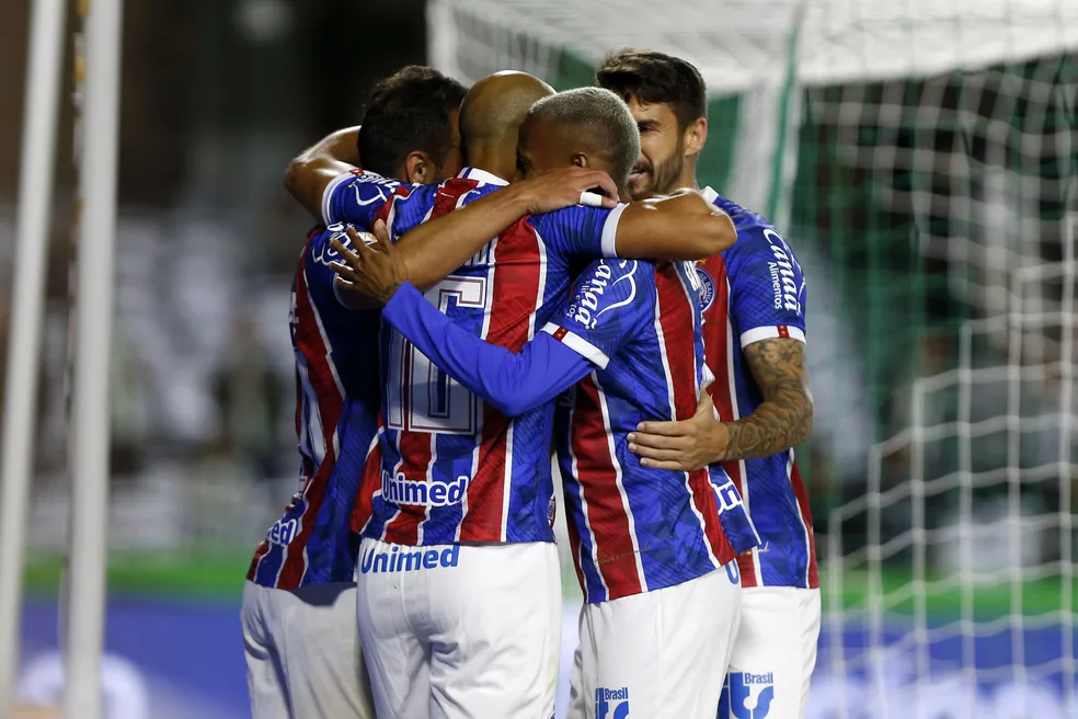 Bahia goleia Coritiba e se afasta da zona de rebaixamento