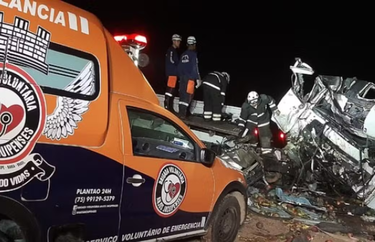Polícia identifica vítimas da tragédia com ônibus e caminhão na Bahia