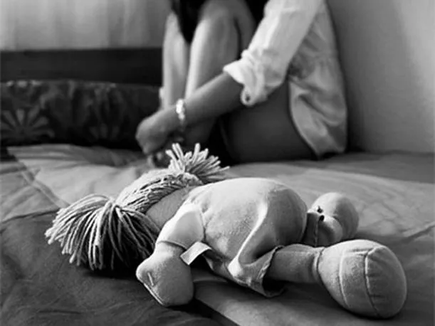 Três suspeitos de produzir vídeo com abuso infantil com crianças da própria família são linchados pela população