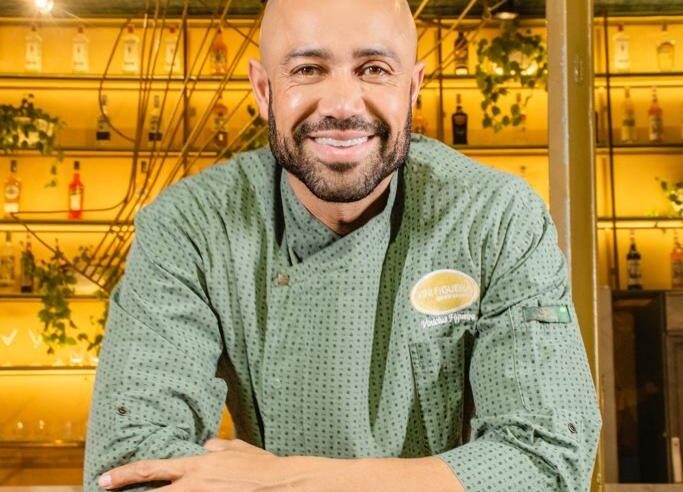 Chef Vini Figueira vai desfilar na passarela da Camisa da Bahia