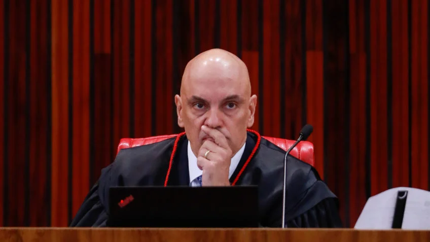 Xandão libera e X começa a voltar a funcionar no Brasil