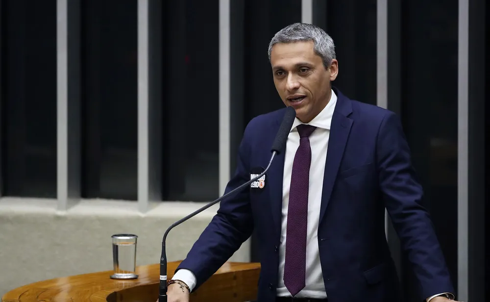 PF faz busca em casa de Deputado Gustavo Gayer; celular é apreendido