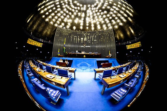 PEC do fim da escala 6×1 conta com 14 assinaturas de deputados baianos, confira os nomes;