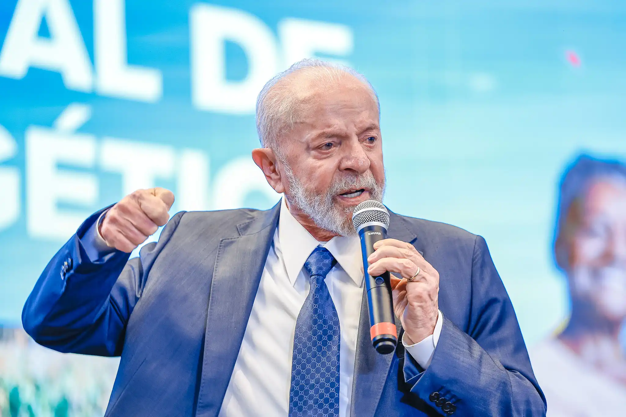 Após cirurgia de emergência Lula se recupera e não deve ter sequelas