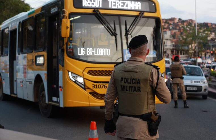 Ônibus voltam a circular em Fazenda Coutos após operação policial que resultou em 12 mortes