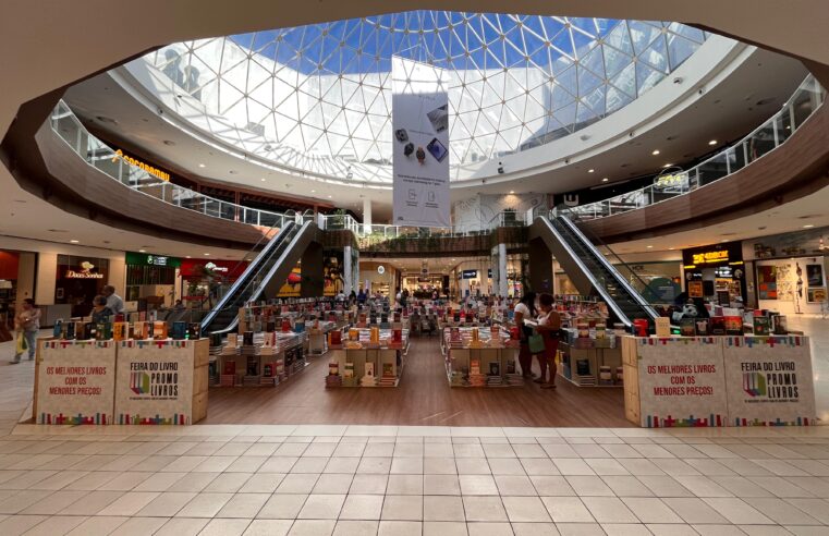 Com mais de 2 mil títulos, feira de livros chega em shopping de Salvador