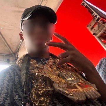 Influenciador Boca de 09 nega envolvimento com facção após foto com cordão de traficante