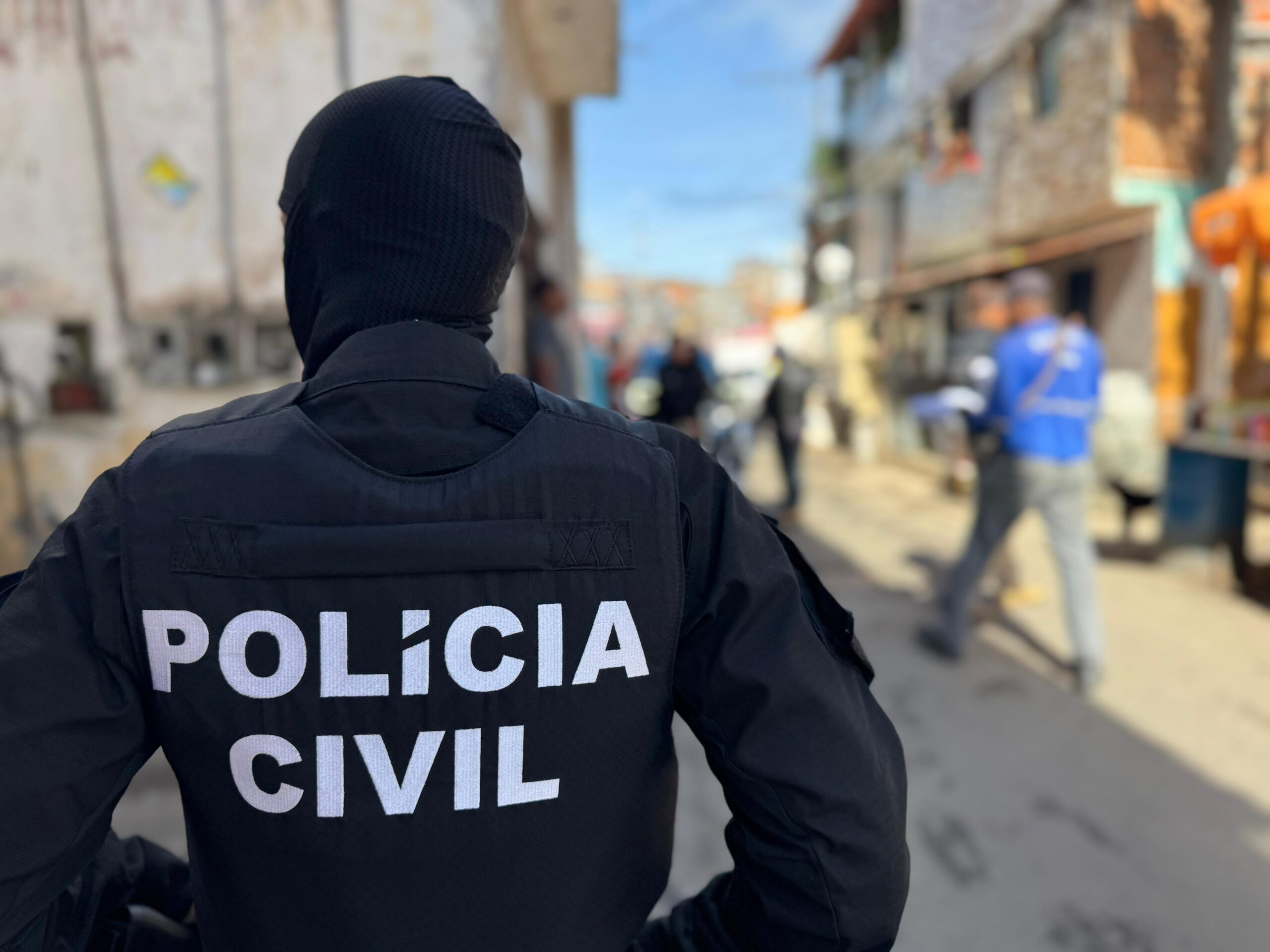 Mulher é presa por guardar material pornográfico infantojuvenil em Feira de Santana