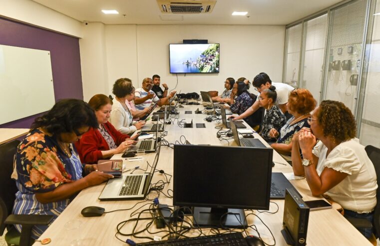 Hub Salvador realiza curso gratuito de informática para idosos com foco em autonomia digital