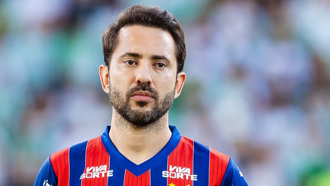 Everton Ribeiro revela diagnóstico de câncer na tireoide e passa por cirurgia bem-sucedida